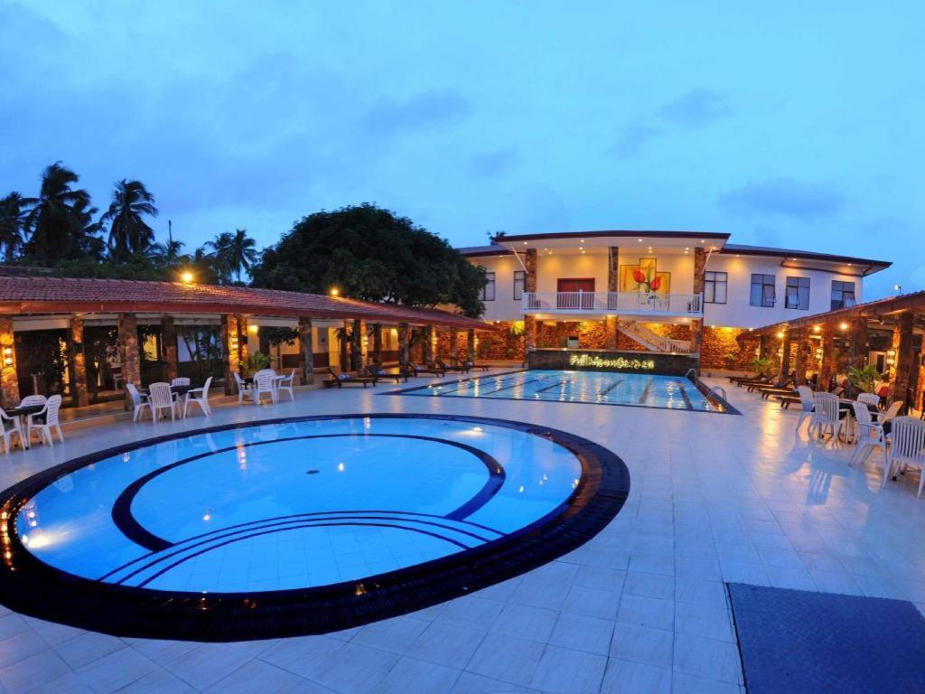 Full Moon Garden Hotel Negombo Eksteriør billede