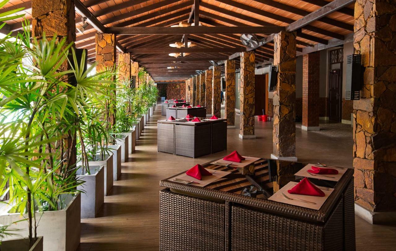 Full Moon Garden Hotel Negombo Eksteriør billede